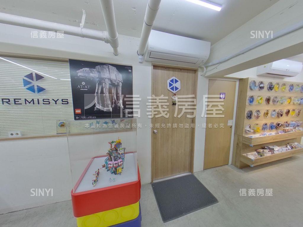 東區大面寬旗艦金店房屋室內格局與周邊環境