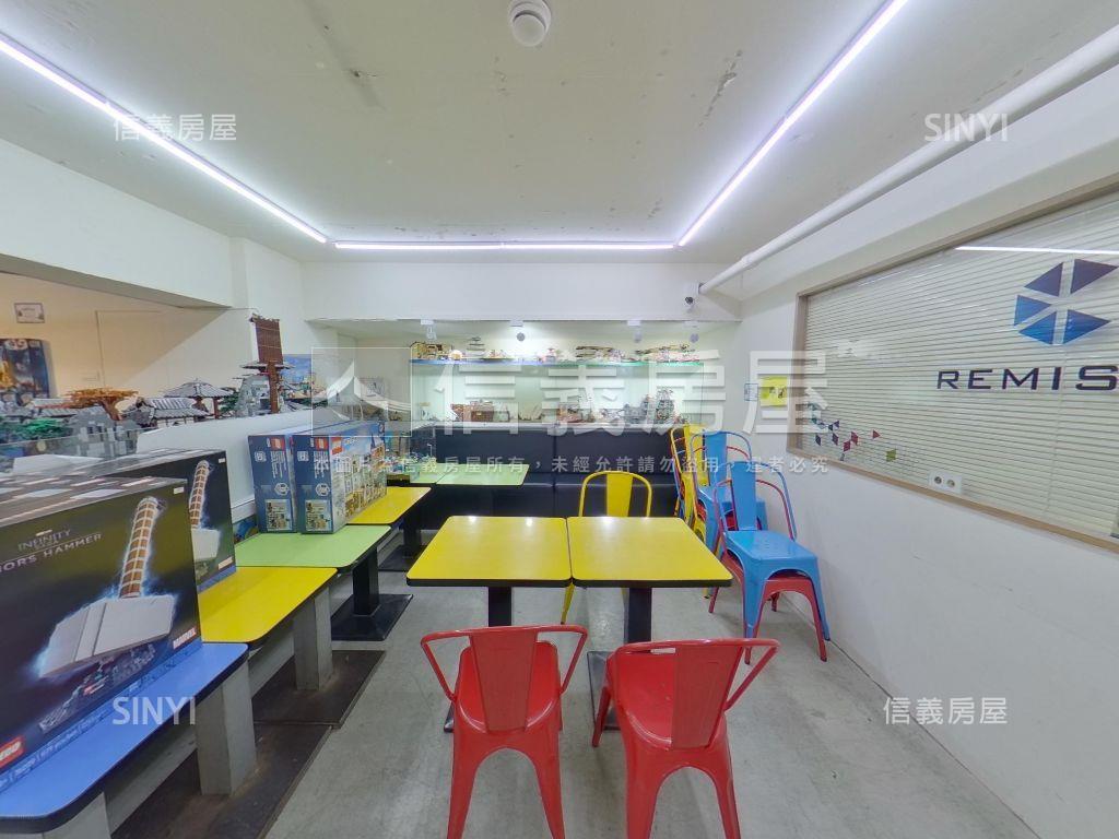 東區大面寬旗艦金店房屋室內格局與周邊環境