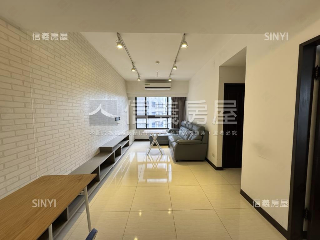 專任明日城高樓兩房車位房屋室內格局與周邊環境