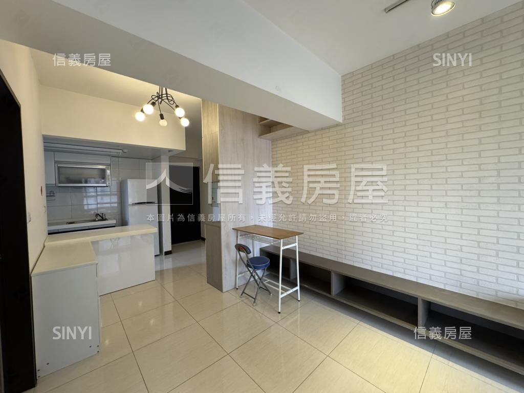 專任明日城高樓兩房車位房屋室內格局與周邊環境