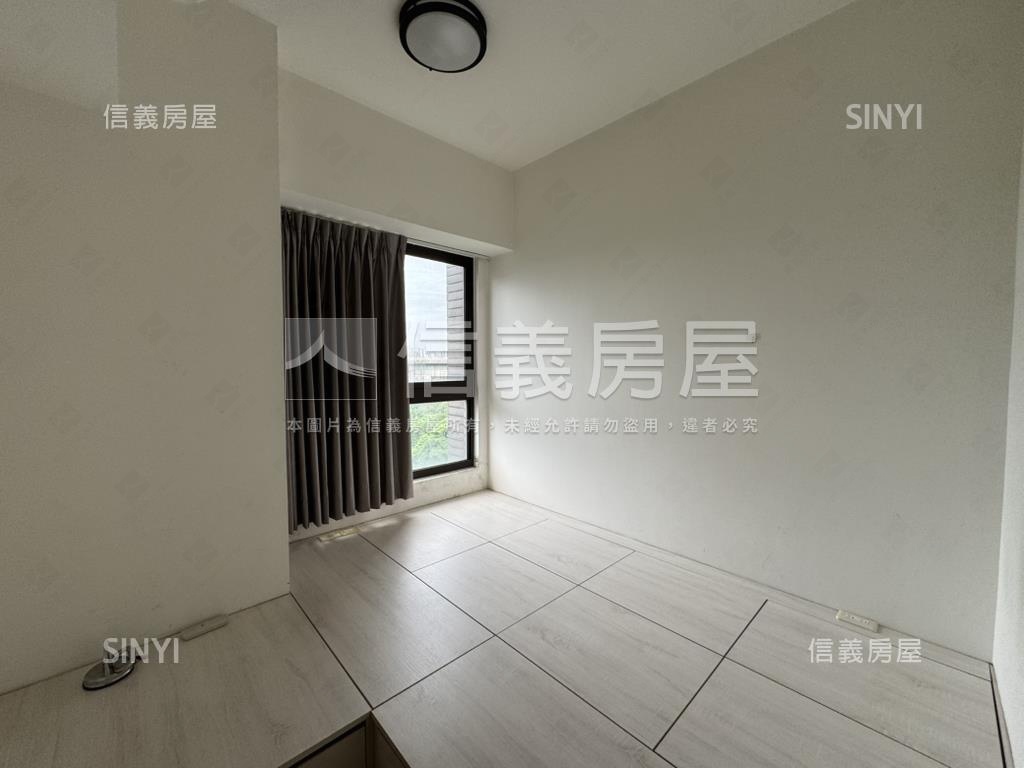 專任明日城高樓兩房車位房屋室內格局與周邊環境