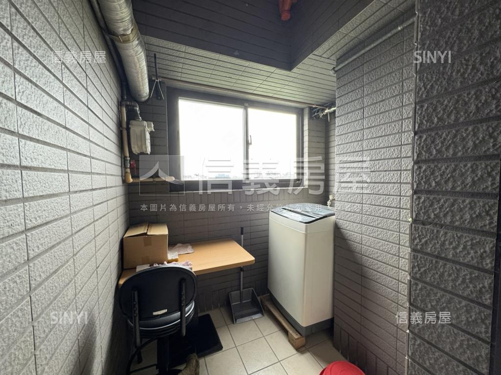 專任明日城高樓兩房車位房屋室內格局與周邊環境
