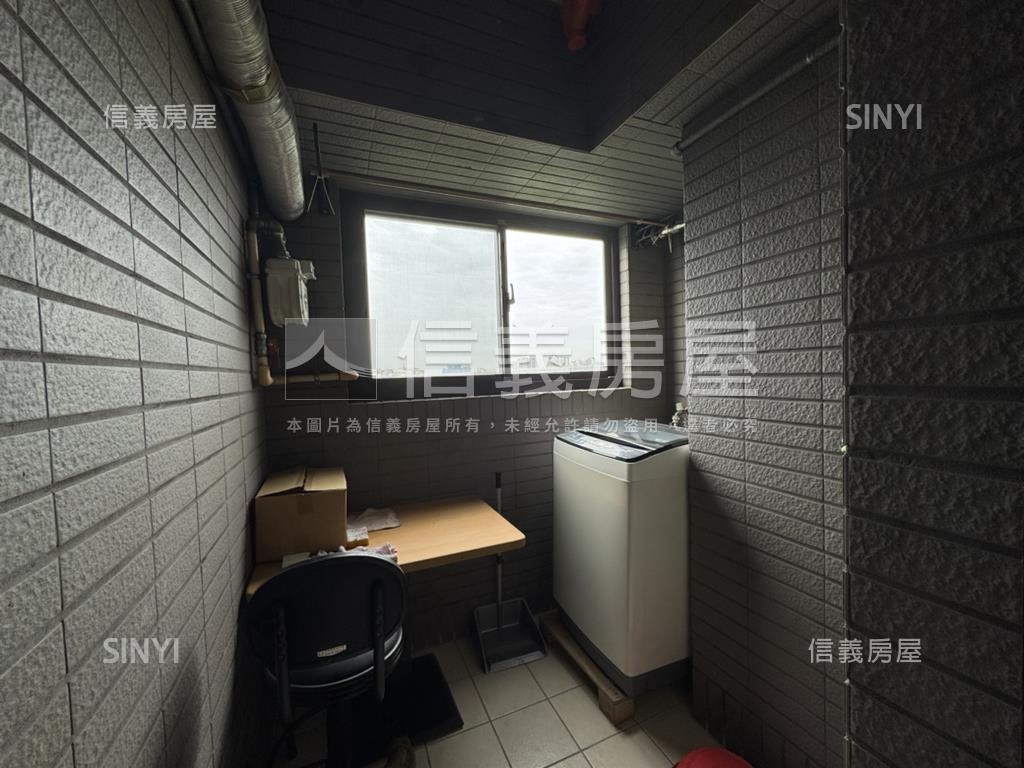 專任明日城高樓兩房車位房屋室內格局與周邊環境