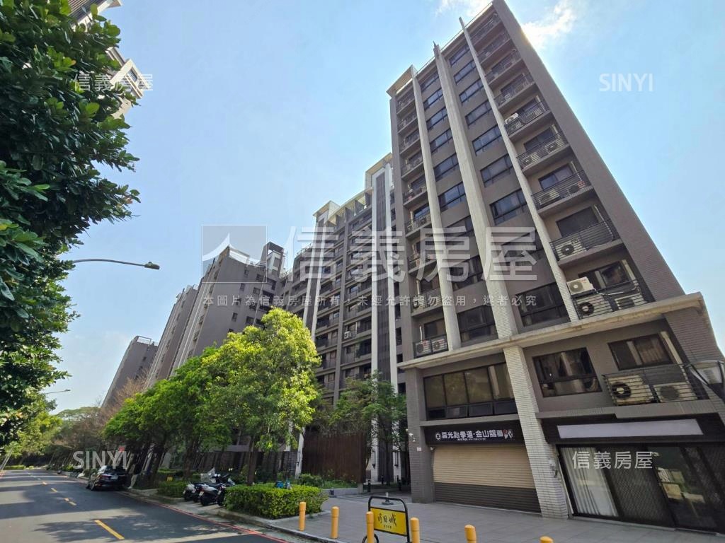 專任明日城高樓兩房車位房屋室內格局與周邊環境