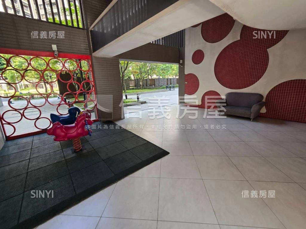 專任明日城高樓兩房車位房屋室內格局與周邊環境