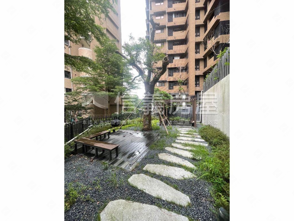 四期全新成屋２房平面車位房屋室內格局與周邊環境