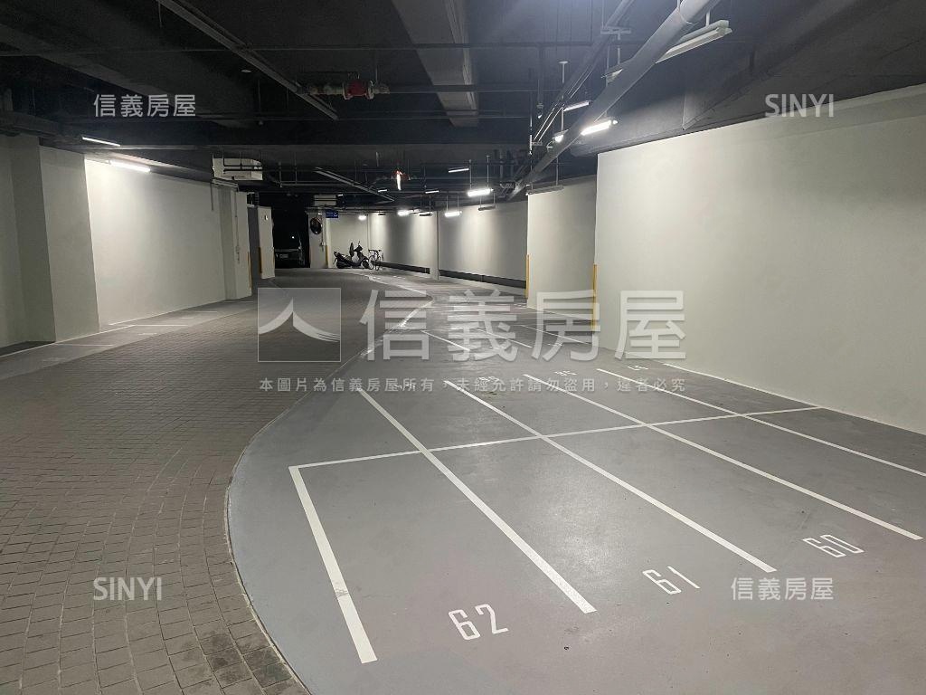 四期全新成屋２房平面車位房屋室內格局與周邊環境