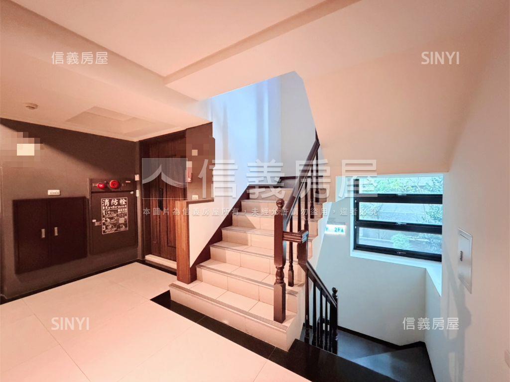 １１期窗的博物館附雙車位房屋室內格局與周邊環境