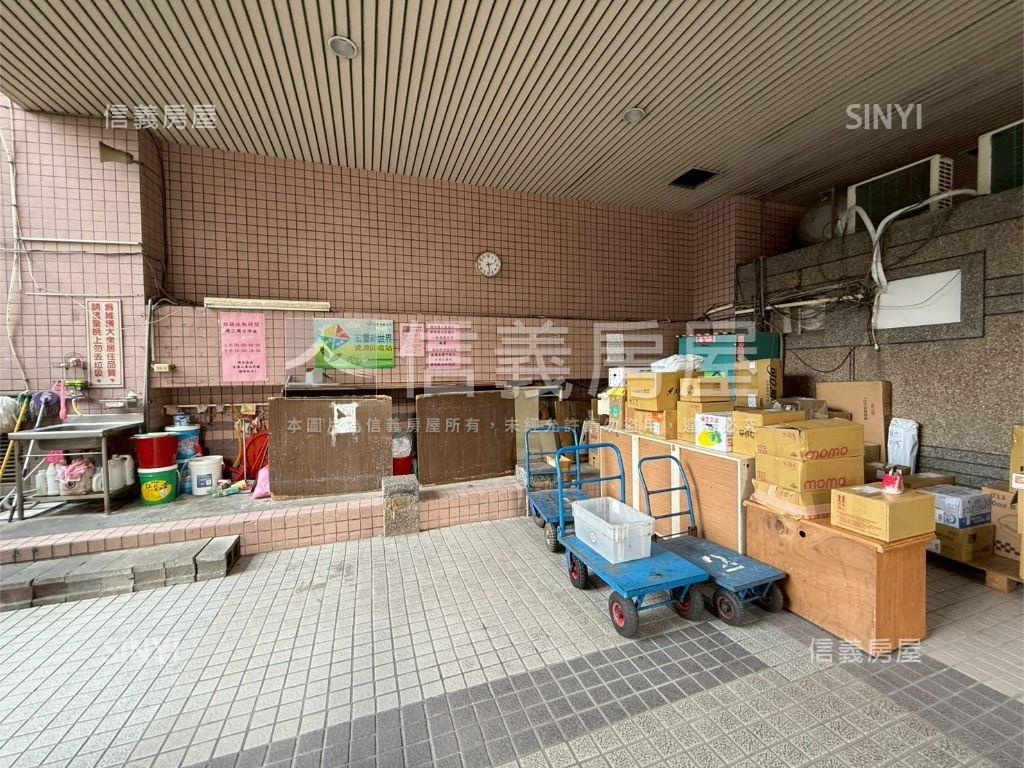 景安高樓成家兩房坡平車位房屋室內格局與周邊環境