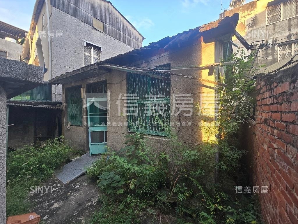近中華忠孝面寬約９米地房屋室內格局與周邊環境
