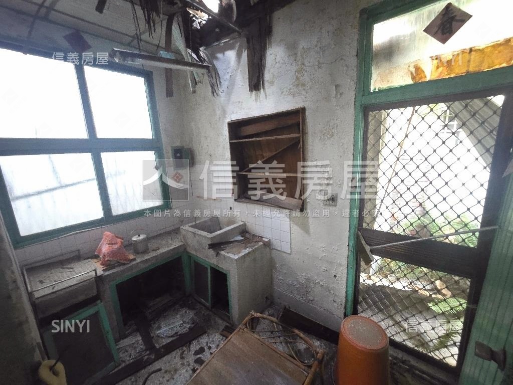 近中華忠孝面寬約９米地房屋室內格局與周邊環境