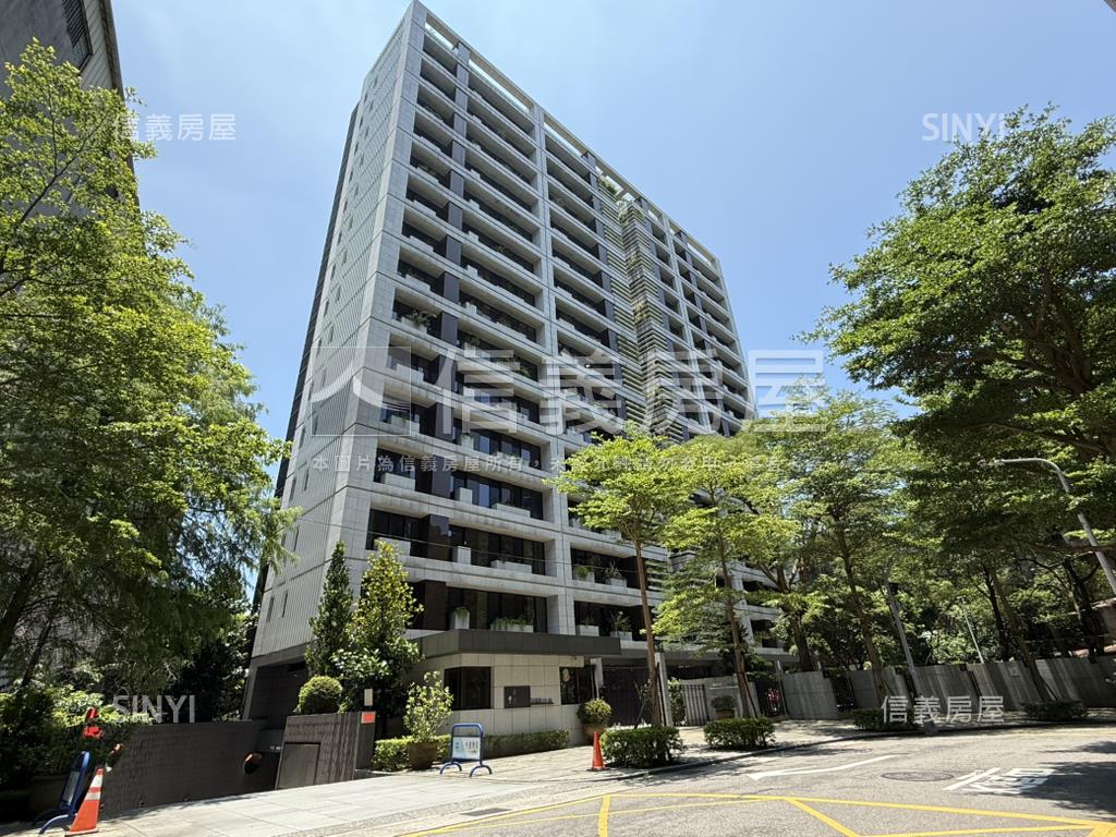 首泰大方。指標四房車位房屋室內格局與周邊環境