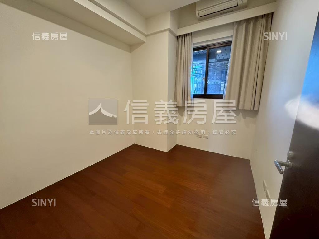 首泰大方。指標四房車位房屋室內格局與周邊環境