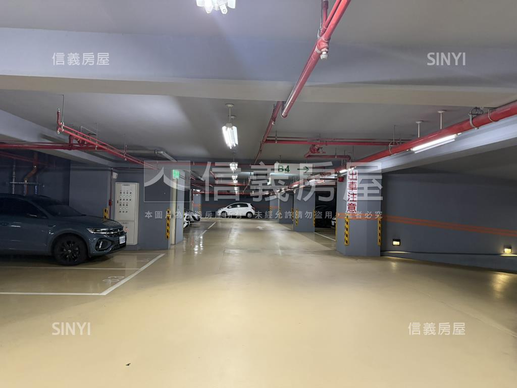 首泰大方。指標四房車位房屋室內格局與周邊環境