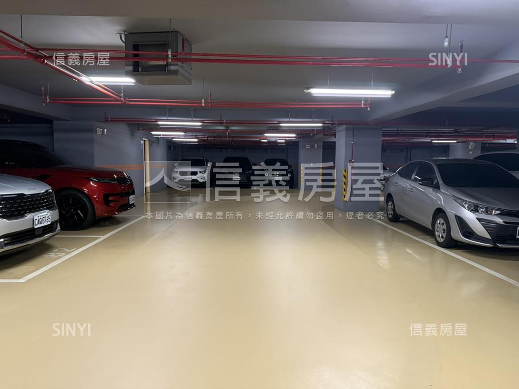 首泰大方。指標四房車位房屋室內格局與周邊環境
