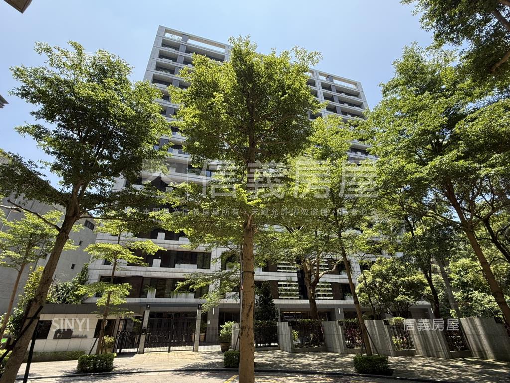 首泰大方。指標四房車位房屋室內格局與周邊環境