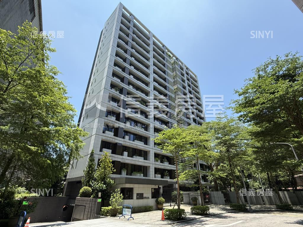 首泰大方。指標四房車位房屋室內格局與周邊環境