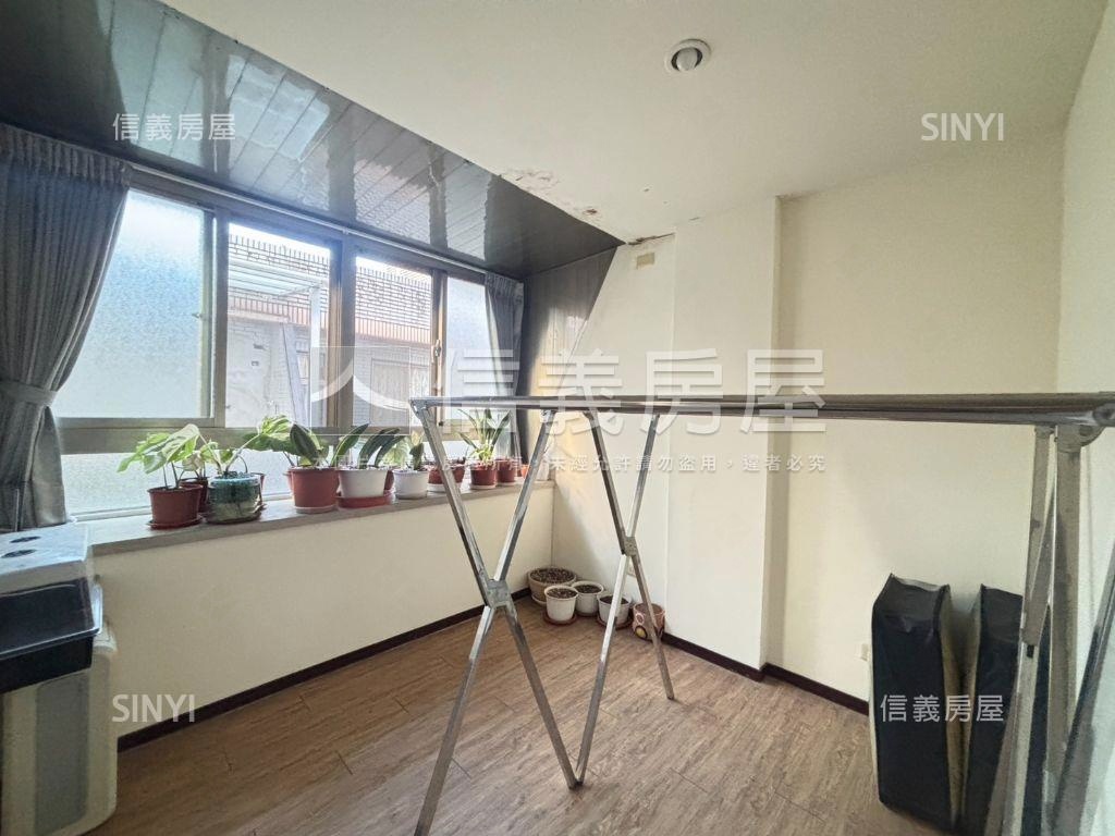 東方伯爵苑邸房屋室內格局與周邊環境