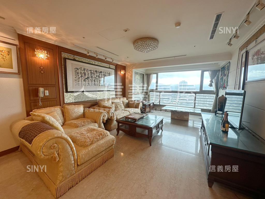 萬馬麗池四房車位房屋室內格局與周邊環境