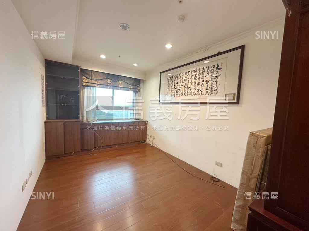 萬馬麗池四房車位房屋室內格局與周邊環境