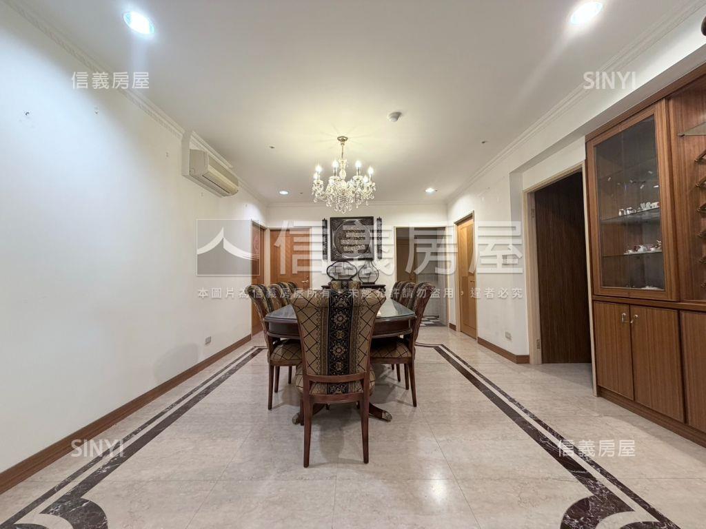 萬馬麗池四房車位房屋室內格局與周邊環境