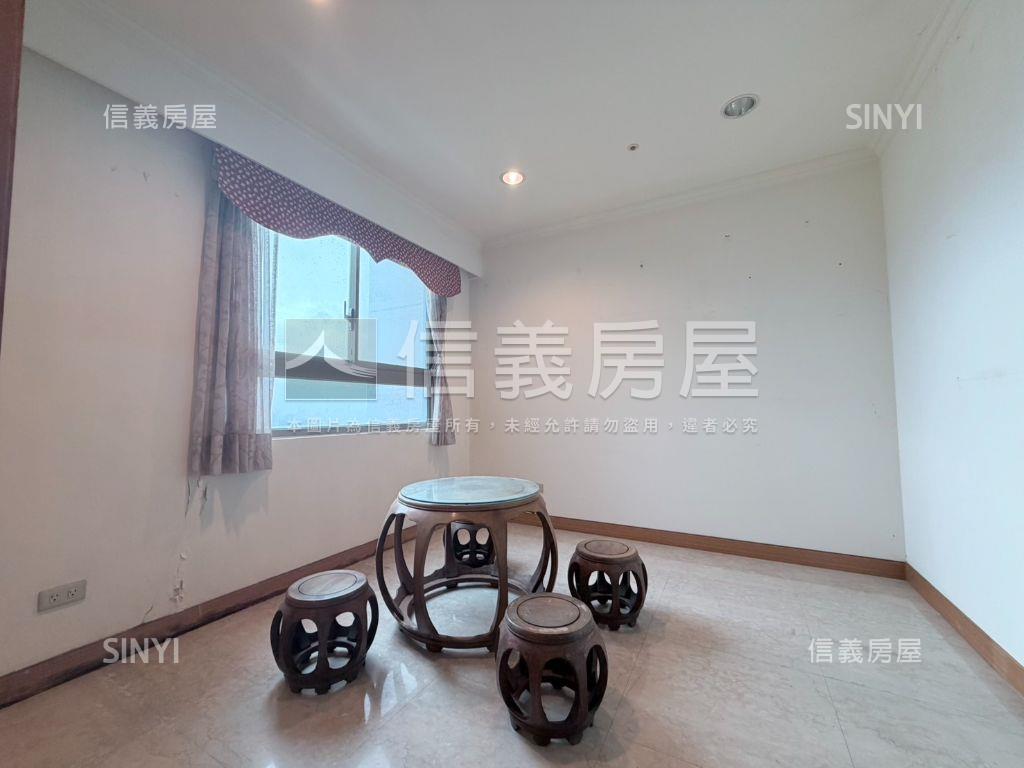 萬馬麗池四房車位房屋室內格局與周邊環境