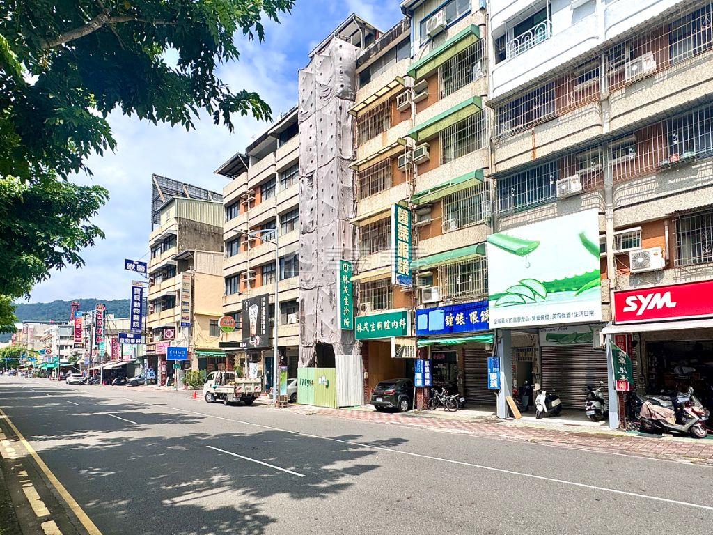 近美術館人潮車流黃金透店房屋室內格局與周邊環境