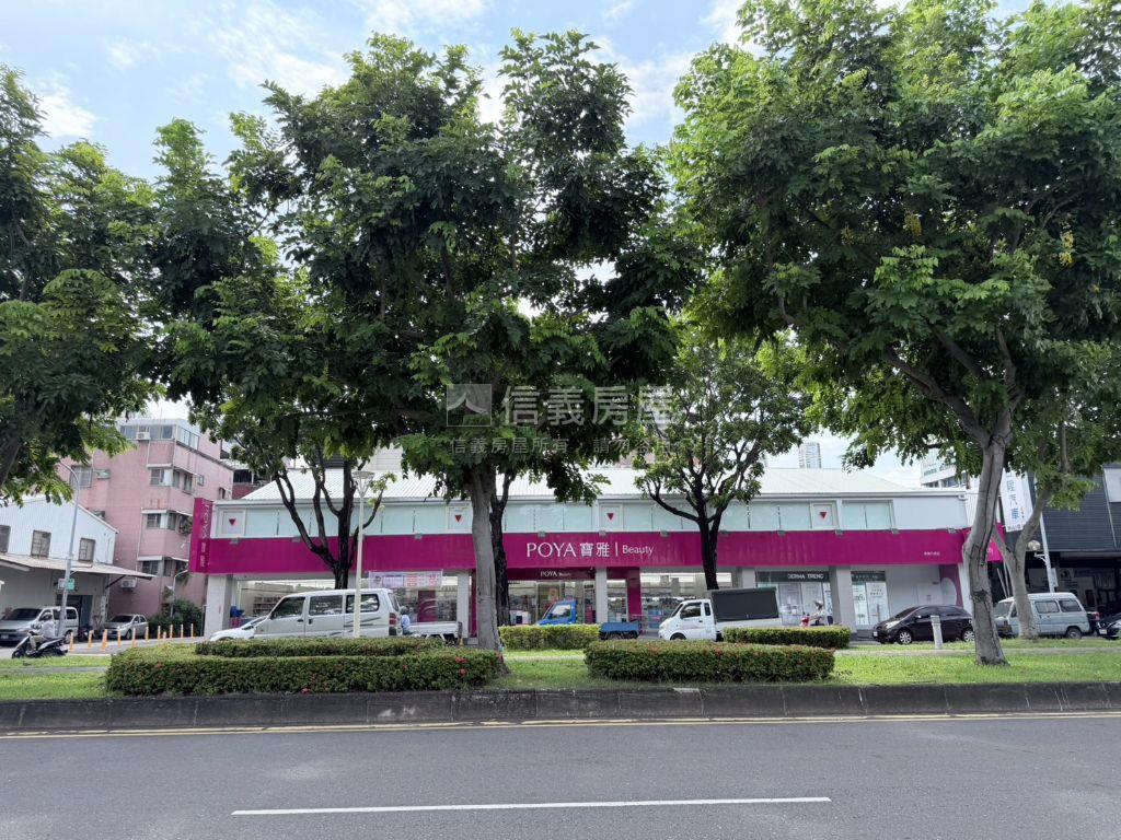 近美術館人潮車流黃金透店房屋室內格局與周邊環境