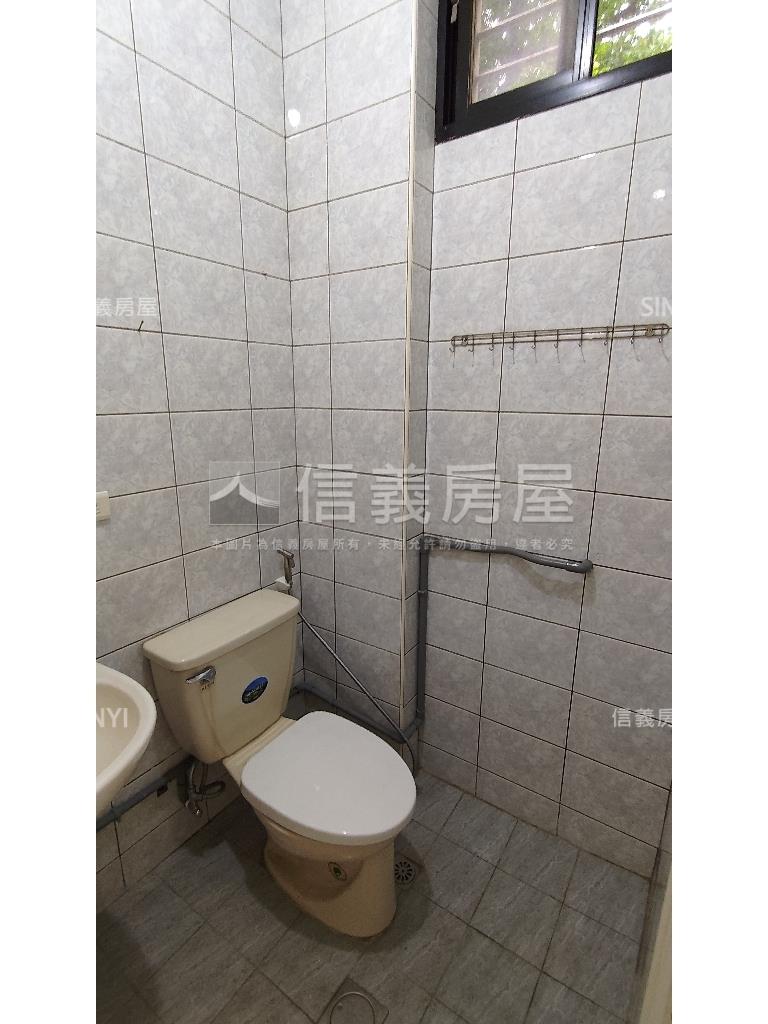 台北小城獨棟邊間大店面房屋室內格局與周邊環境