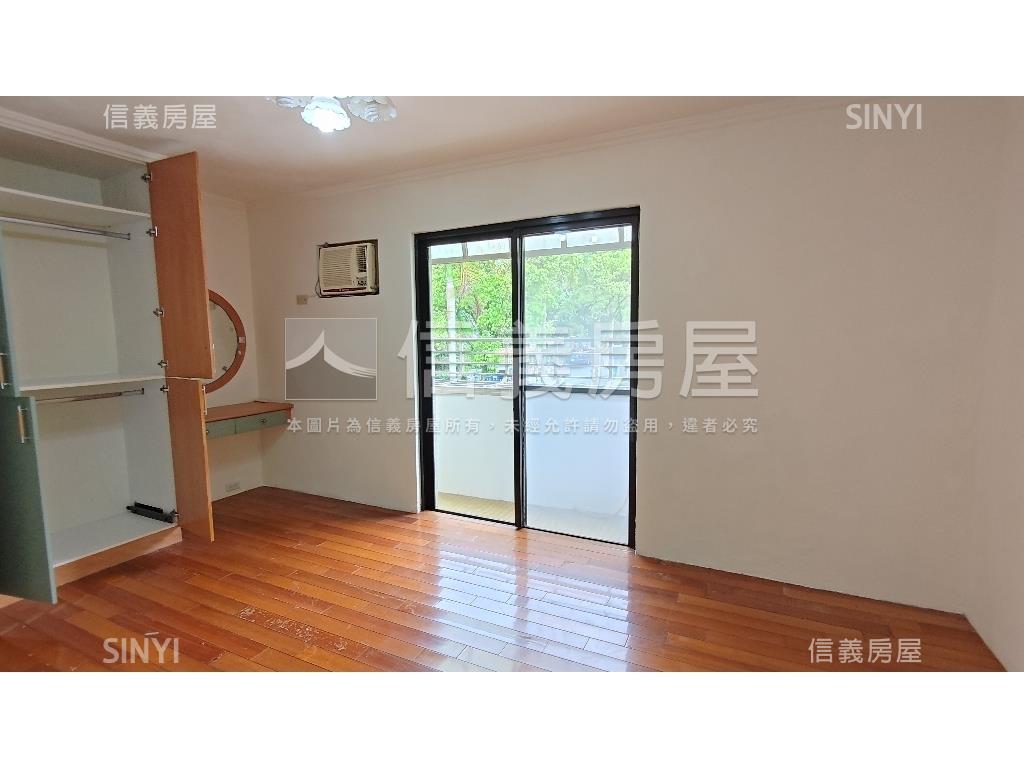 台北小城獨棟邊間大店面房屋室內格局與周邊環境