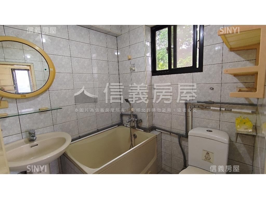 台北小城獨棟邊間大店面房屋室內格局與周邊環境