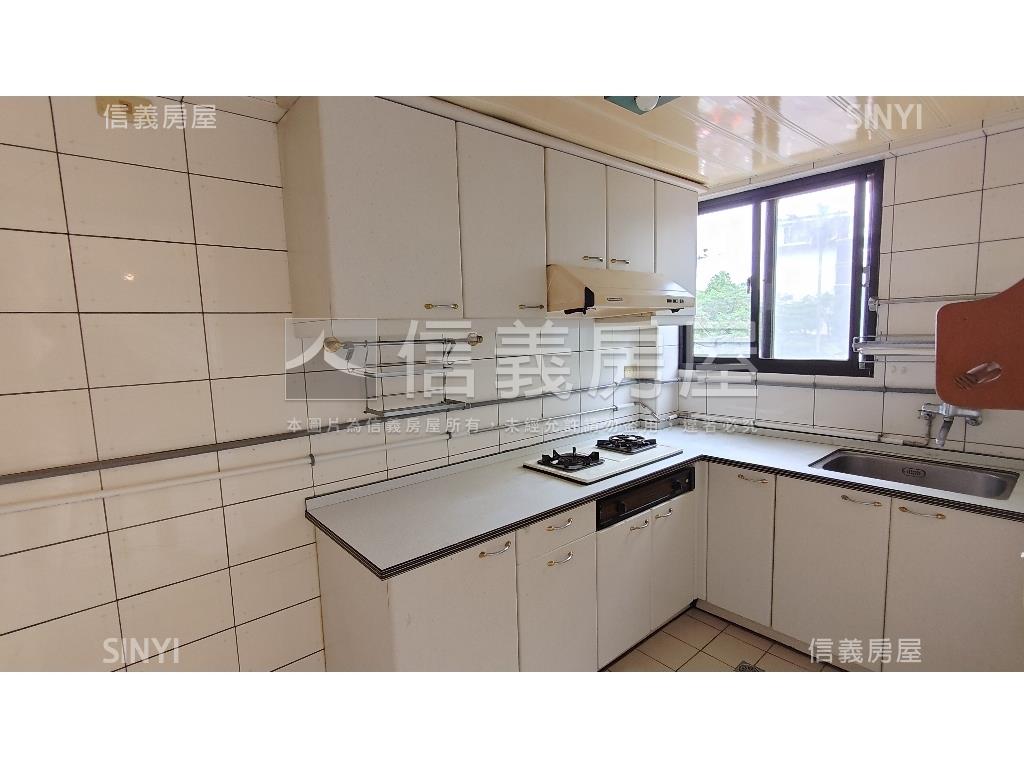 台北小城獨棟邊間大店面房屋室內格局與周邊環境