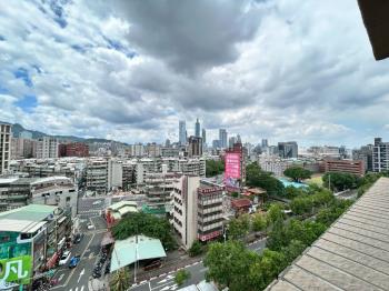 松山站高樓景觀車位