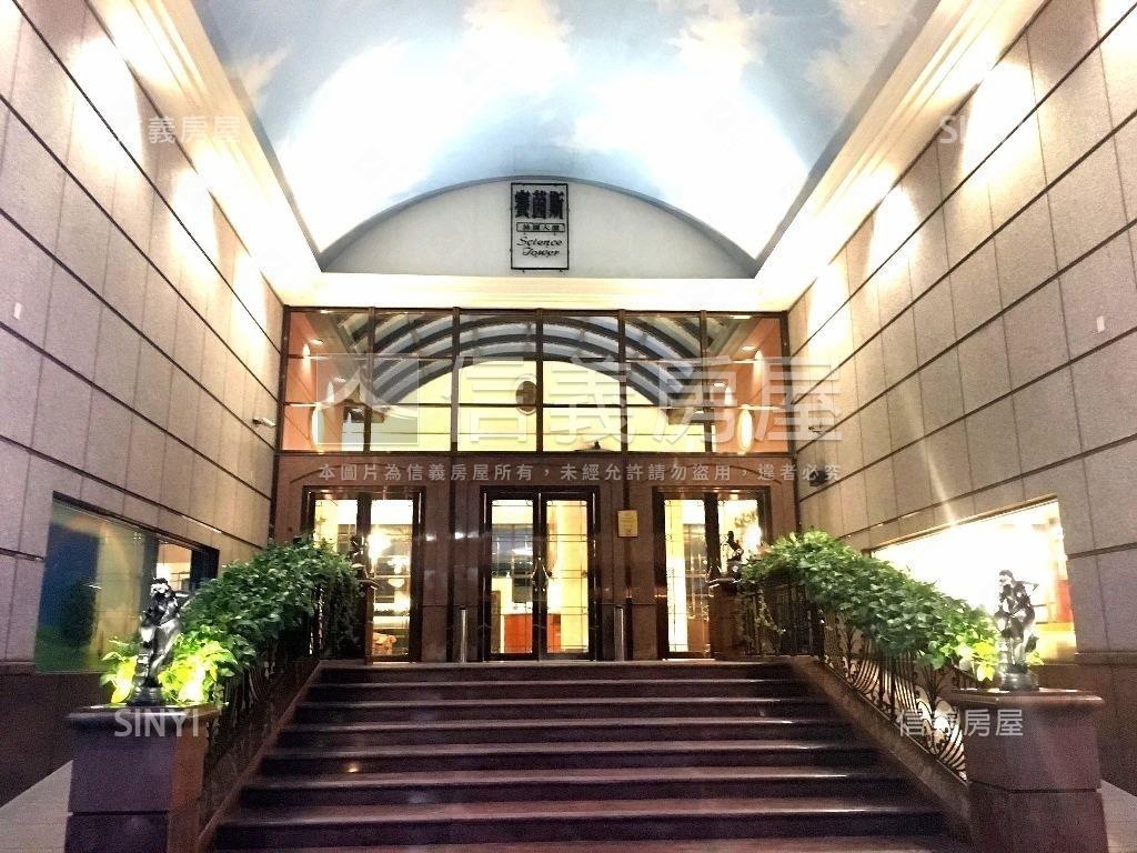 賽茵斯三房雙平車一充電房屋室內格局與周邊環境