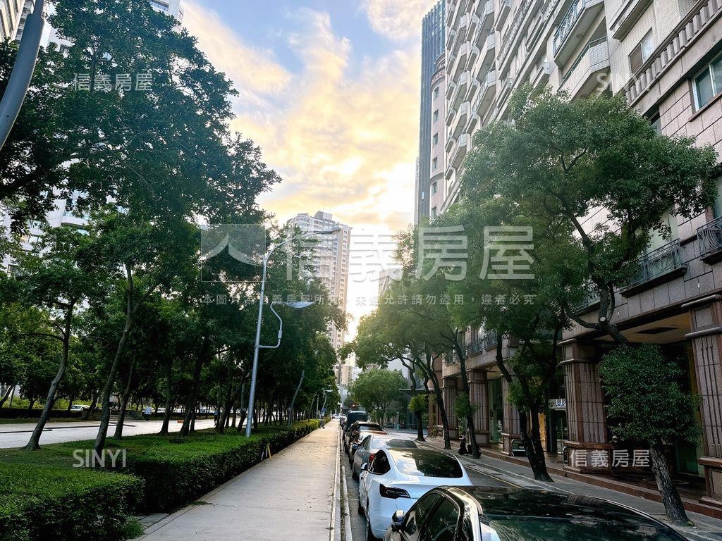 賽茵斯三房雙平車一充電房屋室內格局與周邊環境