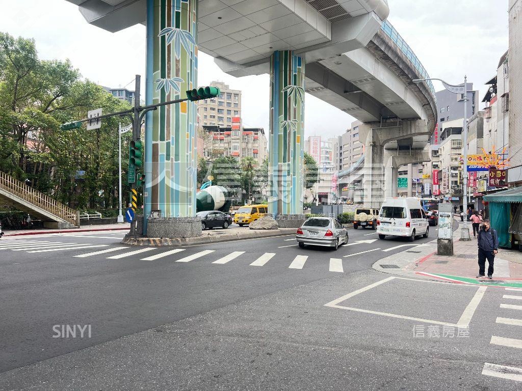 東湖捷運綠景採光機能頂加房屋室內格局與周邊環境