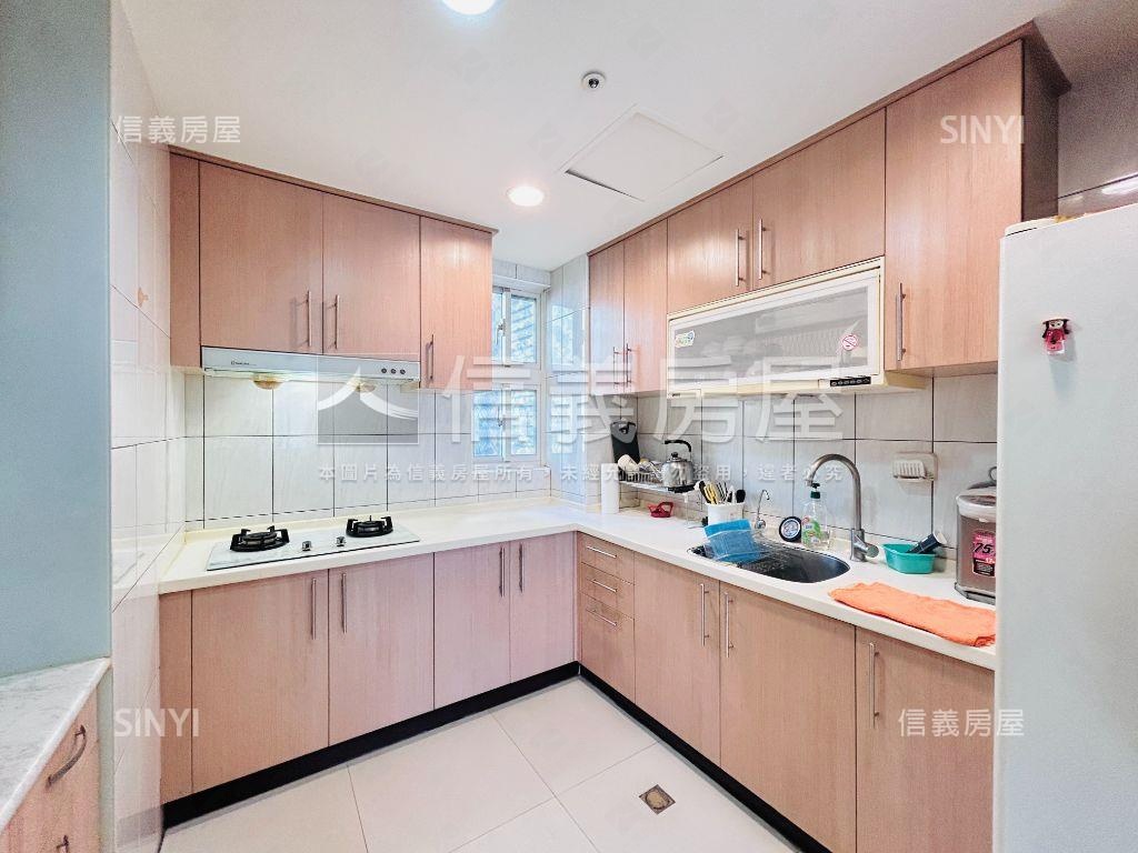 發現紐約四房車位房屋室內格局與周邊環境