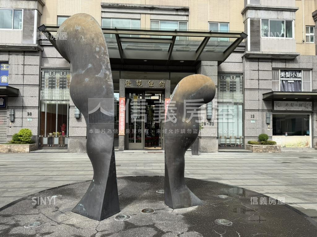 發現紐約四房車位房屋室內格局與周邊環境