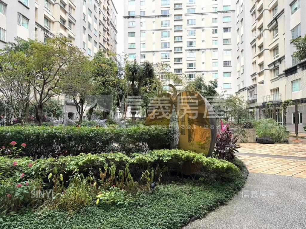 發現紐約四房車位房屋室內格局與周邊環境