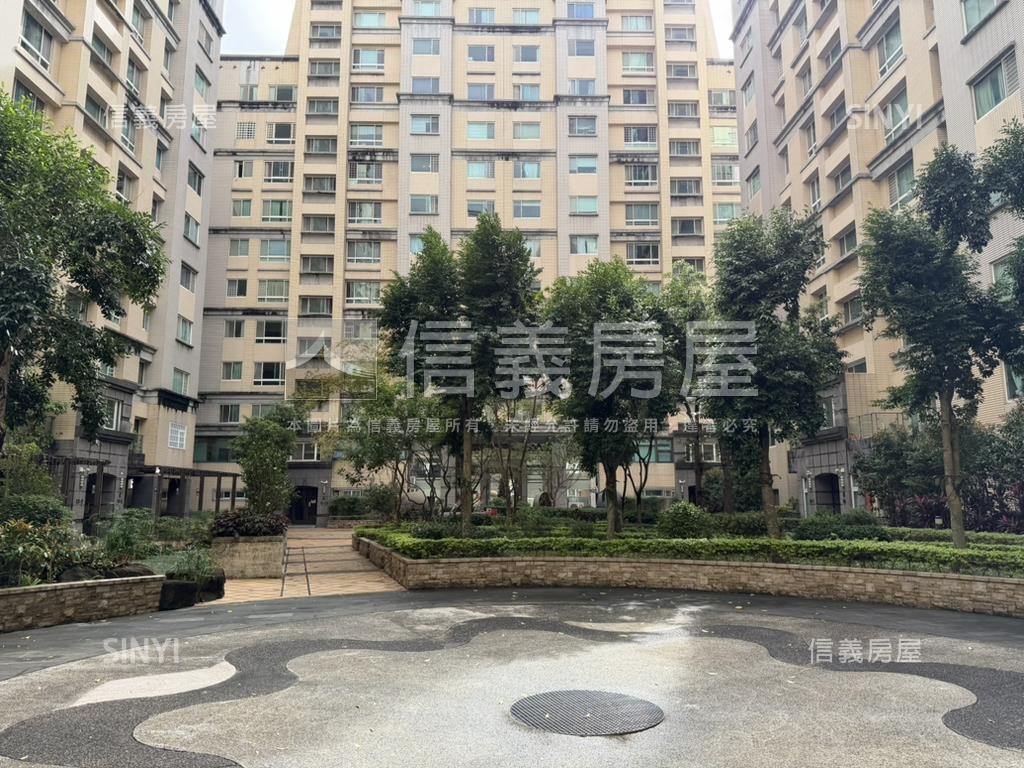 發現紐約四房車位房屋室內格局與周邊環境