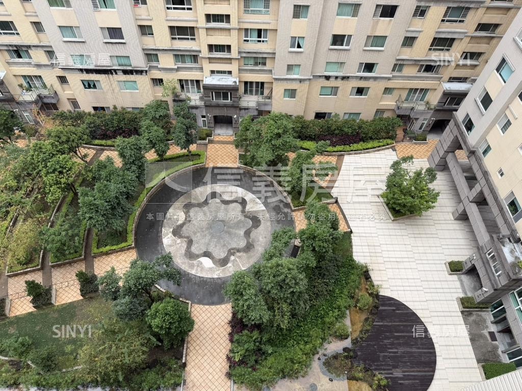 發現紐約四房車位房屋室內格局與周邊環境