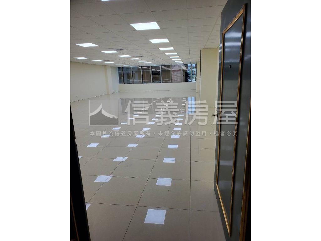 湯城寬敞辦公附車位房屋室內格局與周邊環境