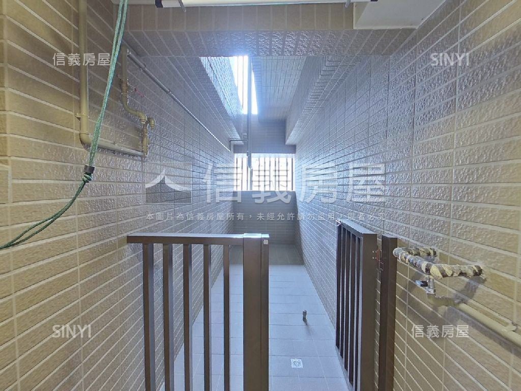 鄉林圓頂美三房附平車房屋室內格局與周邊環境