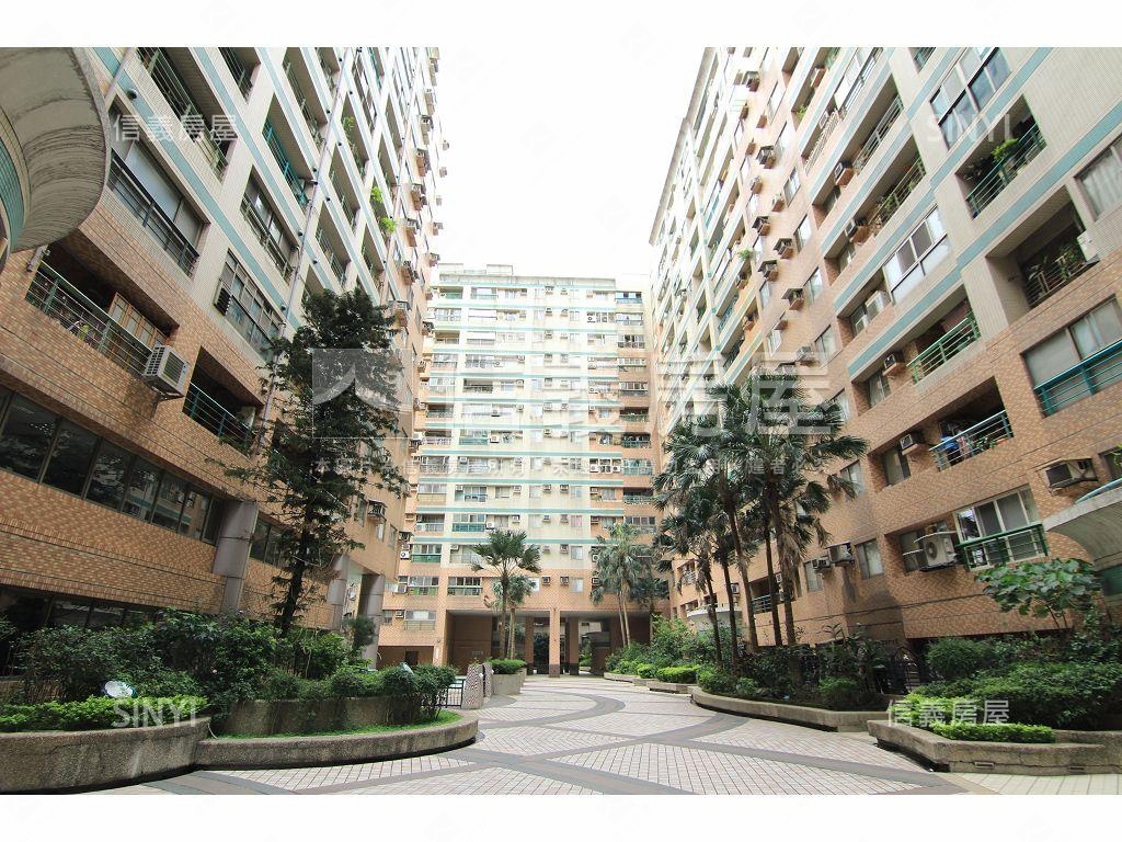 青年市方正陽台大套房車位房屋室內格局與周邊環境