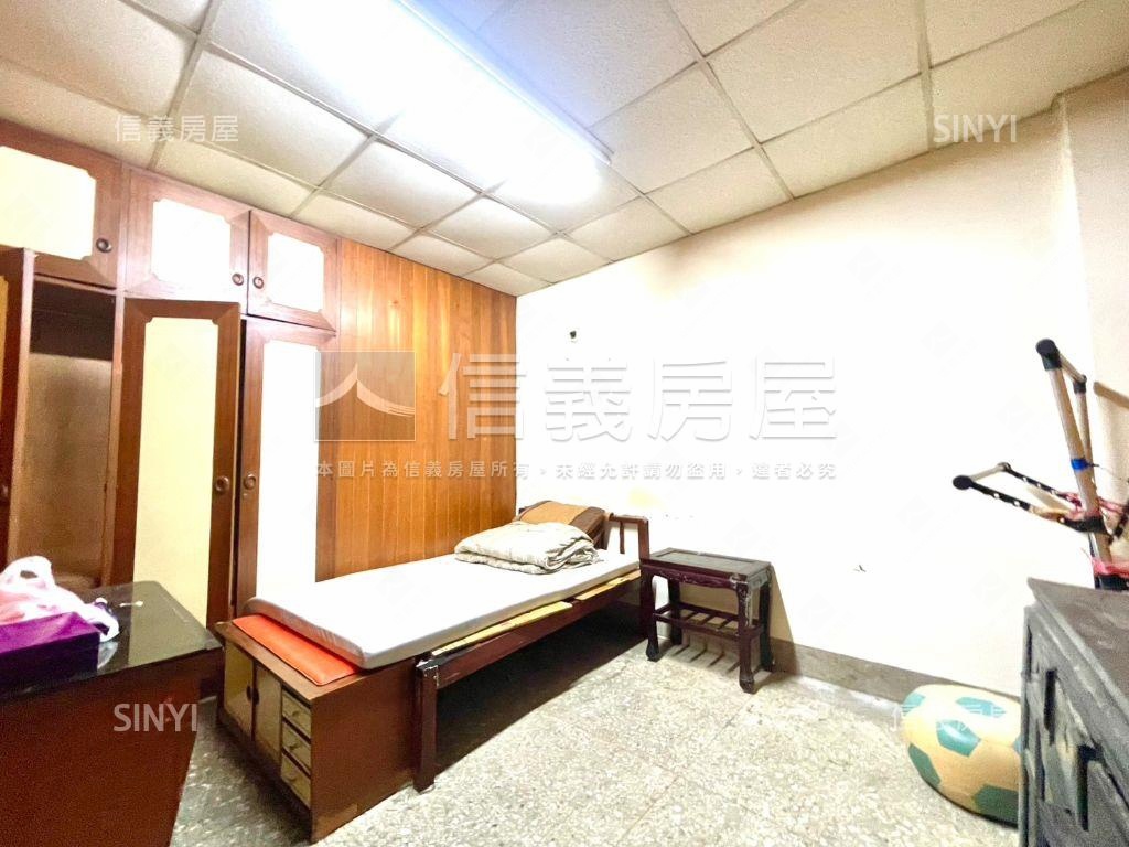 東區吃市透天旺店面房屋室內格局與周邊環境