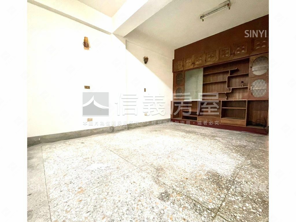 東區吃市透天旺店面房屋室內格局與周邊環境