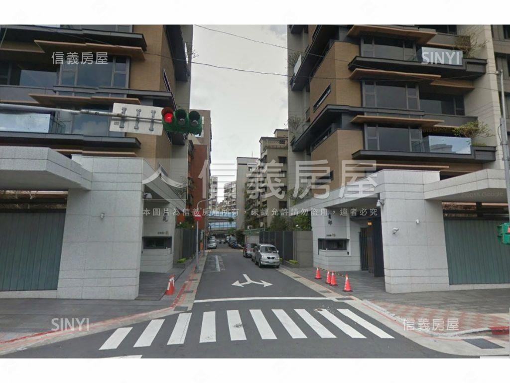 誠售吉鑽獨立車位可以試停房屋室內格局與周邊環境