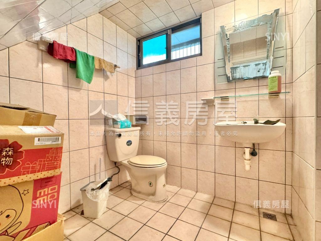 仁武大面寬車墅透天房屋室內格局與周邊環境