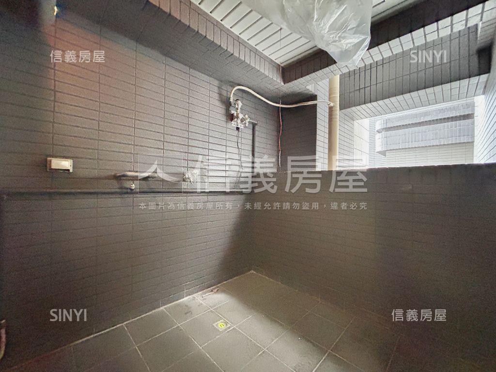 富宇上城高樓景觀３房房屋室內格局與周邊環境