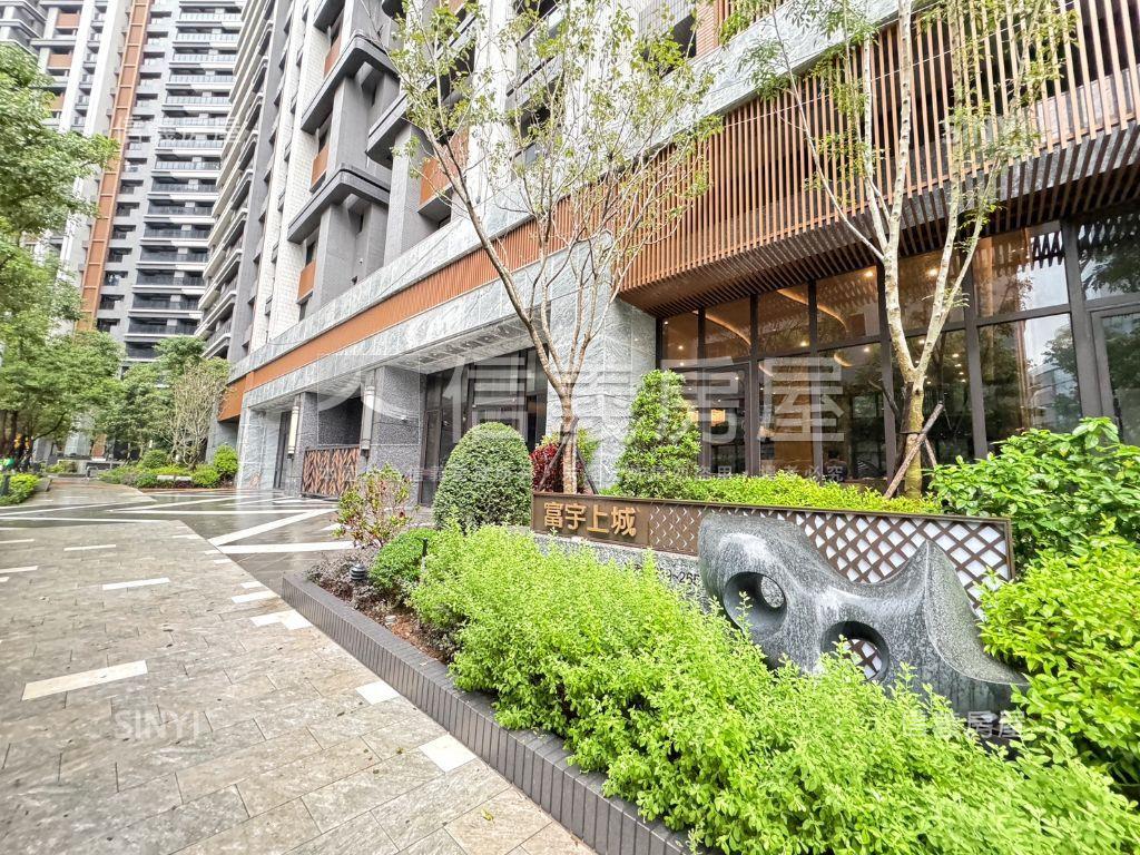 富宇上城高樓景觀３房房屋室內格局與周邊環境